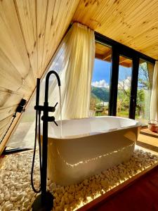 Fotografie z fotogalerie ubytování Kuro cottage- A frame v destinaci Stepancminda + 45 fotografií