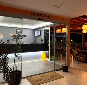 Certifikát, hodnocení, plakát nebo jiný dokument vystavený v ubytování Karos Hotel Llaman