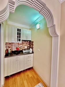 A kitchen or kitchenette at Konak Grand Apart