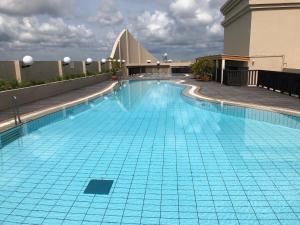 a large blue swimming pool on top of a building at Ancient Riverbank 2BR River View Walk to City in Kuching