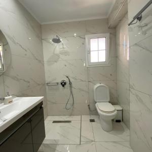 Ванная комната в Lefkada Blue - Apartments