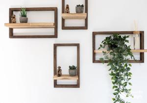 une rangée de miroirs en bois sur un mur avec des plantes dans l'établissement One Bedroom Apartment At Smooth Stays Short Lets & Serviced Accommodation Preston With Parking Near Train Station, à Preston