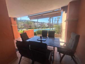 a dining room table and chairs with a view of a pool at A pie de playa con vistas al mar in Zahara de los Atunes