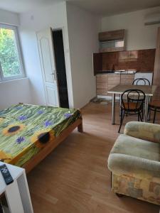 Postel nebo postele na pokoji v ubytování Cvrkut ptica