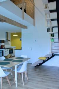 a kitchen and dining room with a table and chairs at Le figuier in Saint-Sauveur