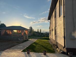 Budova, kde se bed and breakfast nachází