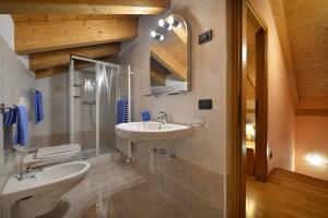 Koupelna v ubytování Bait Dal Canton