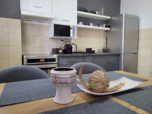 A kitchen or kitchenette at Apartman Riva