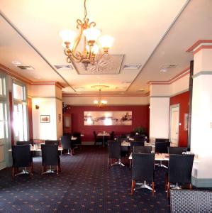 A restaurant or other place to eat at The Palace Hotel Kalgoorlie