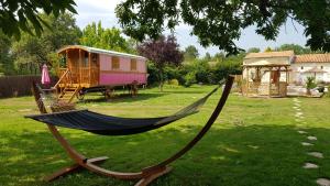 Zahrada ubytování Roulottes Au Bois Chéri