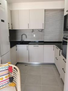 Η κουζίνα ή μικρή κουζίνα στο T3 Quarteira Sea View - 20 meters from the beach