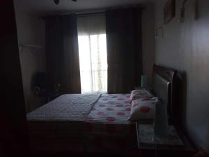 a bedroom with a large bed with a window at شالية مميز للإيجار Porto golf بورتو جولف مارينا in El Alamein