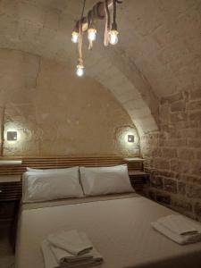 a bedroom with a bed with two towels on it at La Cas d Zii la Giulia in Bari