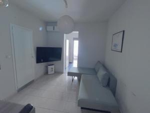 Televisor o centre d'entreteniment de PDC Rhodes