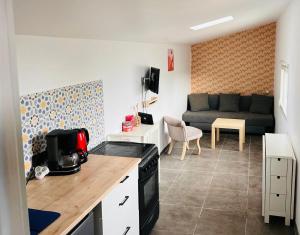 Kuchyň nebo kuchyňský kout v ubytování Cottage au bord de l eau