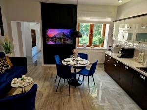 Kuchyňa alebo kuchynka v ubytovaní Apartament Mountains Góry Sowie + 37 fotografií