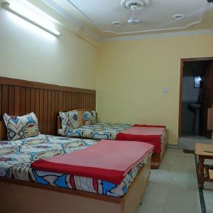 Postel nebo postele na pokoji v ubytování Hotel Rajpal Guest House