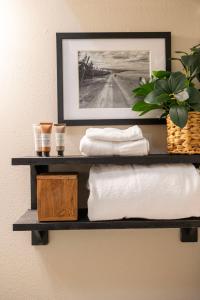 a shelf with towels and a picture on a wall at Inn at Gard Public House in Royal City