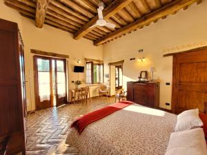 A bed or beds in a room at Agriturismo Fiorano