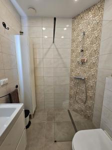 Koupelna v ubytování Apartamentai pas Rasą