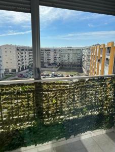 una finestra con vista sulla città da una serie di edifici di Apartment Shine a Podgorica