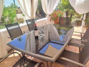 Zdjęcie z galerii obiektu Costa Esuri Ayamonte Las Encinas Luxury 3-bedroom apartment - huge garden w mieście Ayamonte