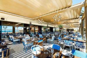 Restoran atau tempat lain untuk makan di Seaside Heaven Resort