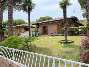 Κήπος έξω από το Villa Palm