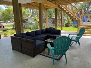 Khu vực ghế ngồi tại New Construction Home in Oak Island-1/2 Mile walk to the beach