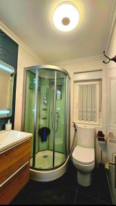 Koupelna v ubytování piso moderno 3 habitaciones severo ochoa 31 2A