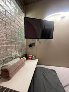TV a/nebo společenská místnost v ubytování 榆迪賓館 YUTIK Guesthouse