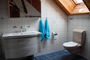 Vannituba majutusasutuses Privatzimmer im Permakulturgarten