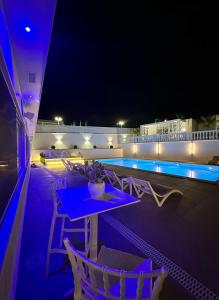 Bazén v ubytování Hotel Sirena - Servizio spiaggia inclusive nebo v jeho okolí