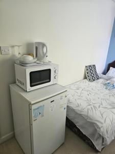Kuchyň nebo kuchyňský kout v ubytování Single Room in Dartford-Close to all amenities