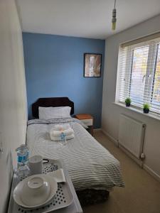 Postel nebo postele na pokoji v ubytování Single Room in Dartford-Close to all amenities + 3 fotografie