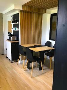 VUE LAC LODGES的厨房或小厨房