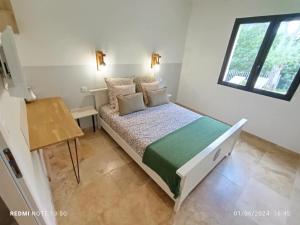 Postel nebo postele na pokoji v ubytování VILLA ENTIERE BELLEVUE - Balnéo - Piscine - Clim + 72 fotografií