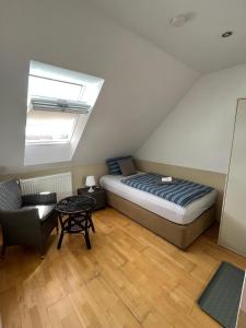 a bedroom with a bed and a skylight at Einzelzimmer mit Bad 14 in Meine