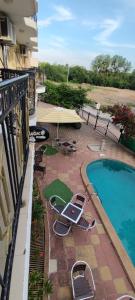 Изглед към басейн в Family Hotel Mimosa или наблизо