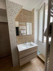 O baie la Appartement moderne centre ville, 5 personnes, 65 m2 +71 fotografii