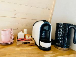Villa Makuchówka的咖啡和沏茶工具