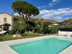 a swimming pool in a yard with a house at Vida Locrese con piscina salata in Gerace