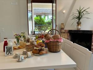 a kitchen counter with a basket of bread and other foods at Vida Locrese con piscina salata in Gerace