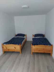 Postel nebo postele na pokoji v ubytování Fewo Donna