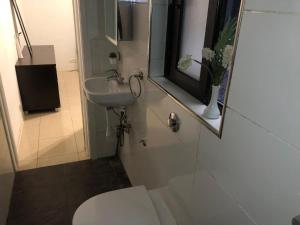 Koupelna v ubytování Sol's Sliema Homestay