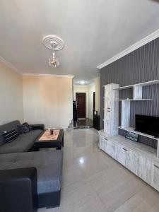 Μια τηλεόραση ή/και κέντρο ψυχαγωγίας στο от Зуры