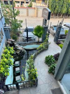 モンバサにあるIvory Residencesの通りの中庭