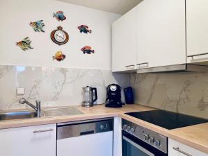 Kuchyň nebo kuchyňský kout v ubytování Wunderschönes Apartment im Zentrum Goldstadt Pforzheim