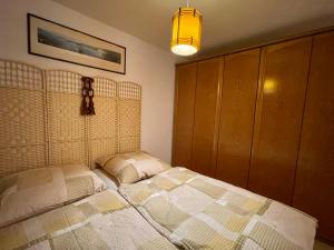 Postel nebo postele na pokoji v ubytování Wunderschönes Apartment im Zentrum Goldstadt Pforzheim