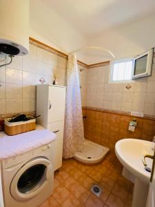 Ένα μπάνιο στο Seaside Villa Efi